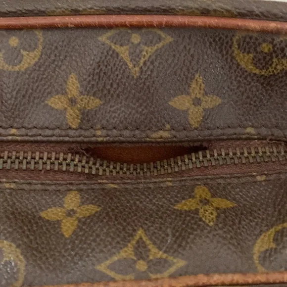 Louie Vuitton Satchel Bag Over The Shoulder - Picture 10 of 11